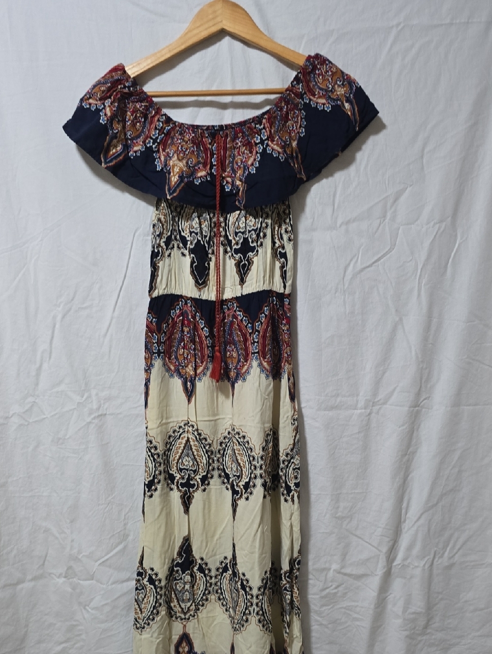 Off-Shoulder Paisley Print Maxi Dress in Navy and Cream 017